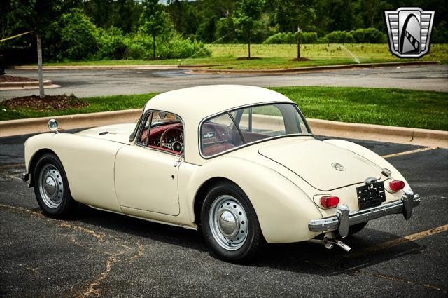Photo of 1961 WHITE MG MGA