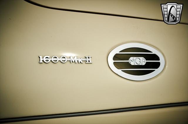 Photo of 1961 WHITE MG MGA