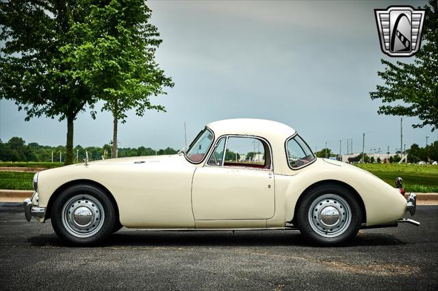Photo of 1961 WHITE MG MGA