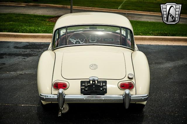 Photo of 1961 WHITE MG MGA