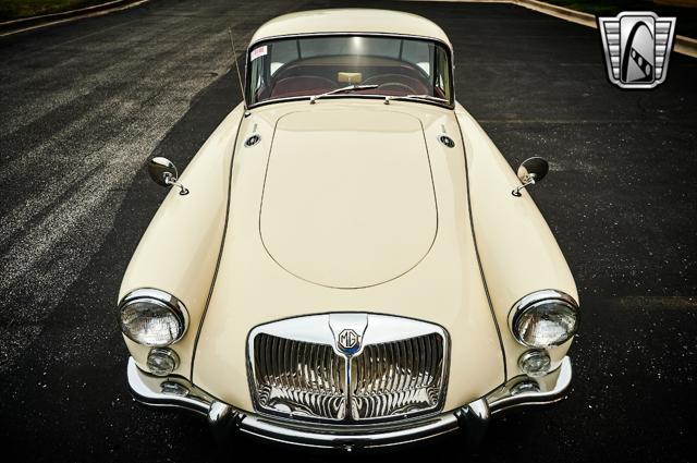 Photo of 1961 WHITE MG MGA