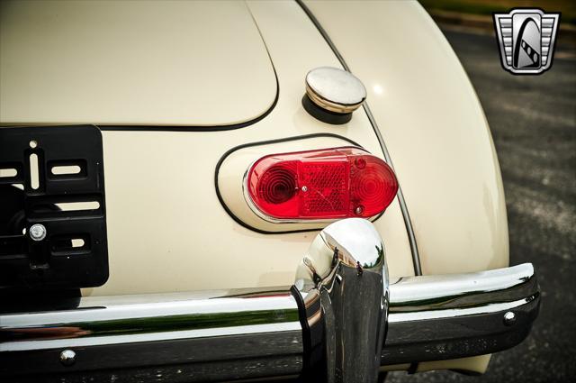 Photo of 1961 WHITE MG MGA