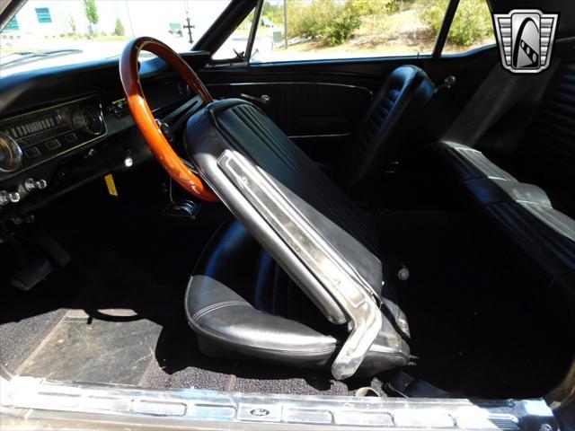 Photo of 1965 Gray Ford Mustang