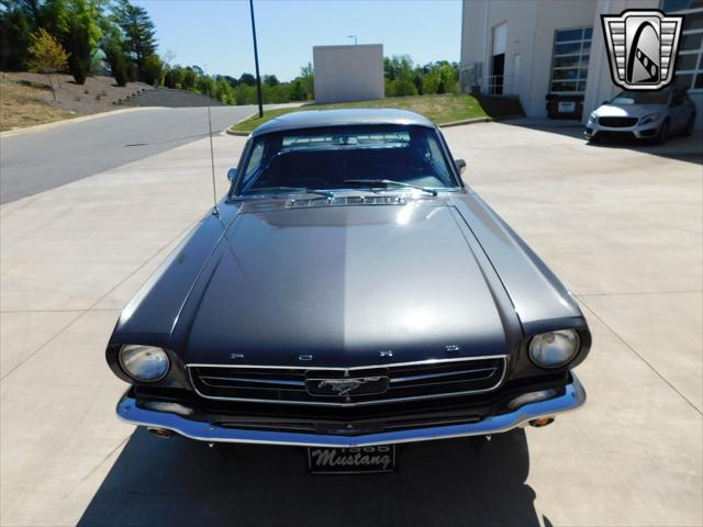 Photo of 1965 Gray Ford Mustang