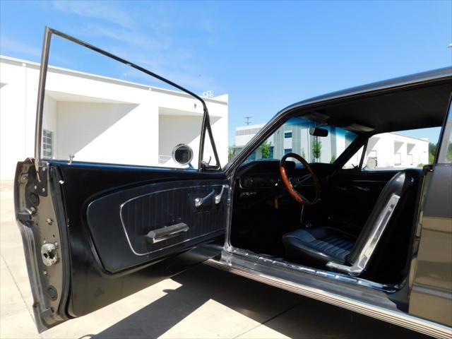 Photo of 1965 Gray Ford Mustang