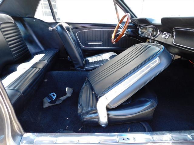 Photo of 1965 Gray Ford Mustang