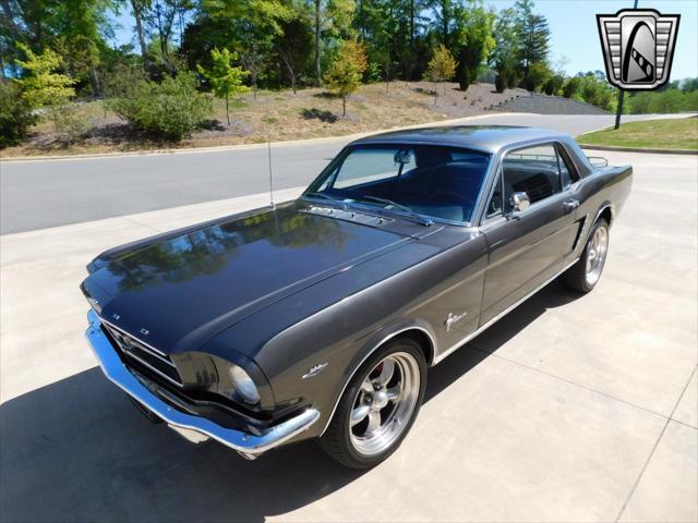 Photo of 1965 Gray Ford Mustang