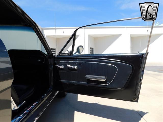Photo of 1965 Gray Ford Mustang