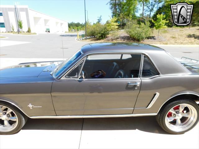 Photo of 1965 Gray Ford Mustang