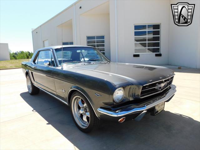 Photo of 1965 Gray Ford Mustang