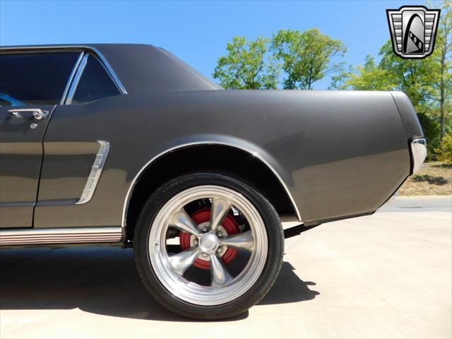 Photo of 1965 Gray Ford Mustang