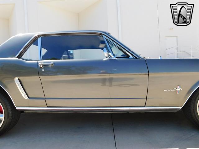 Photo of 1965 Gray Ford Mustang