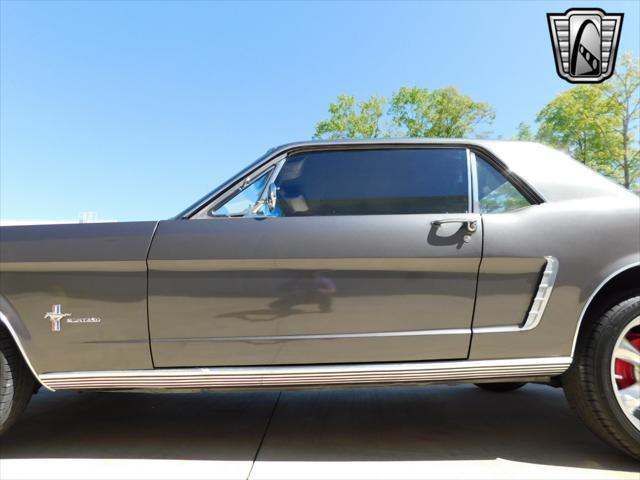 Photo of 1965 Gray Ford Mustang