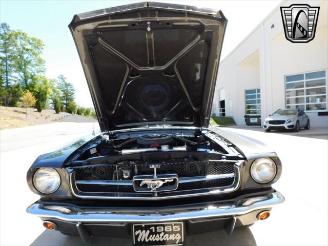 Photo of 1965 Gray Ford Mustang