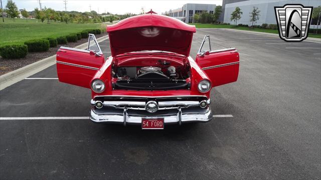 Photo of 1954 Red Ford Crestline