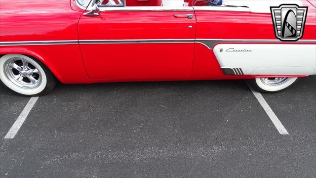 Photo of 1954 Red Ford Crestline