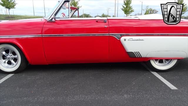 Photo of 1954 Red Ford Crestline