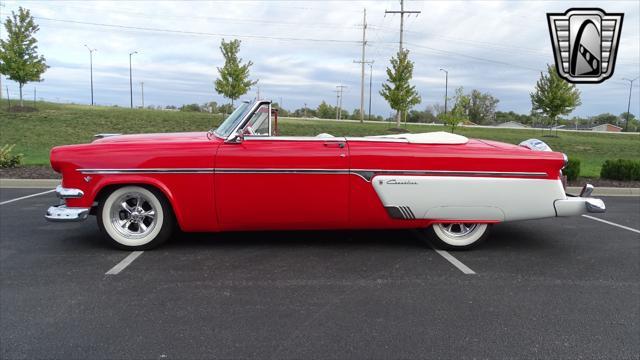 Photo of 1954 Red Ford Crestline