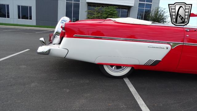 Photo of 1954 Red Ford Crestline