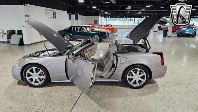 Photo of 2004 Silver Pearl Cadillac XLR