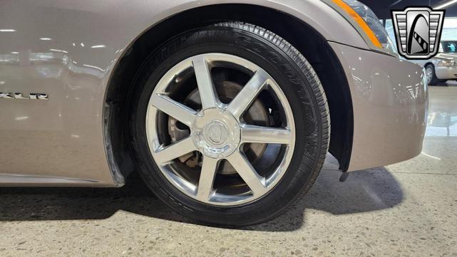 Photo of 2004 Silver Pearl Cadillac XLR