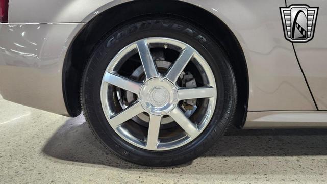 Photo of 2004 Silver Pearl Cadillac XLR