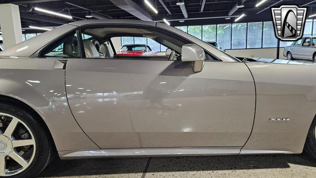 Photo of 2004 Silver Pearl Cadillac XLR