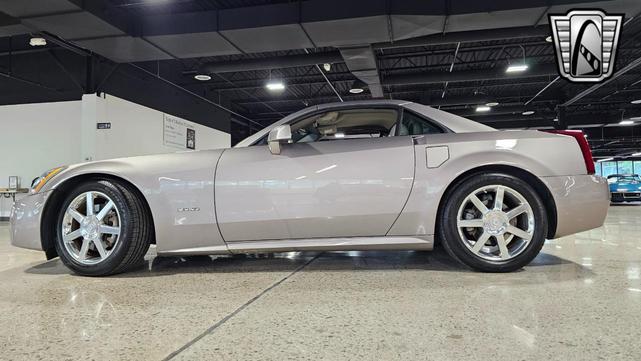 Photo of 2004 Silver Pearl Cadillac XLR