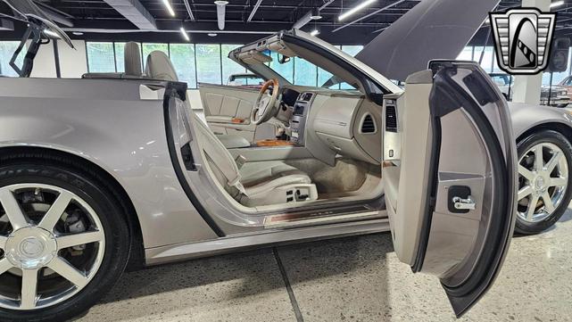 Photo of 2004 Silver Pearl Cadillac XLR