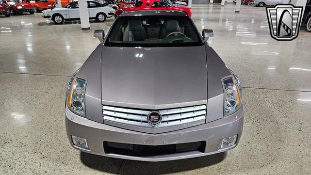 Photo of 2004 Silver Pearl Cadillac XLR