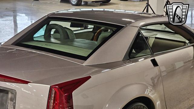 Photo of 2004 Silver Pearl Cadillac XLR