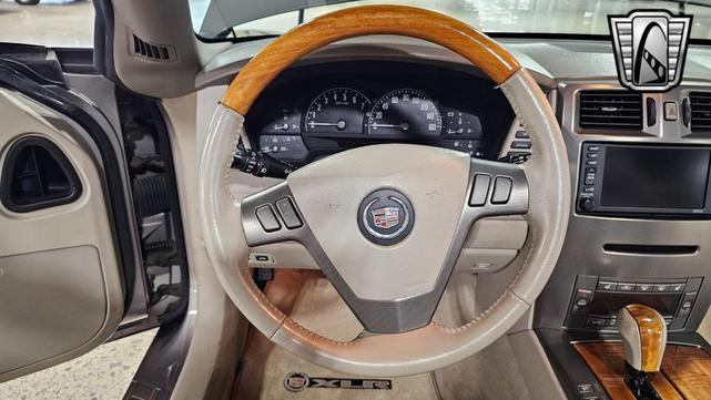 Photo of 2004 Silver Pearl Cadillac XLR