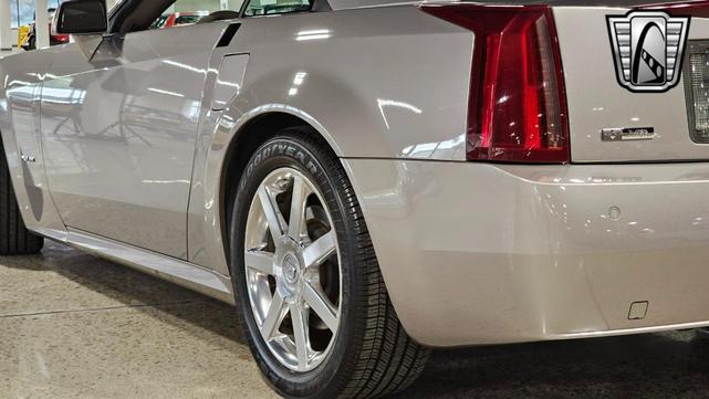 Photo of 2004 Silver Pearl Cadillac XLR