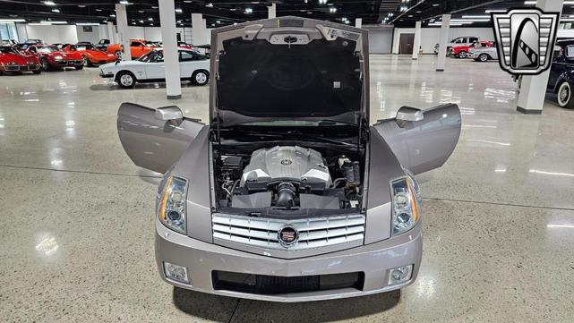 Photo of 2004 Silver Pearl Cadillac XLR