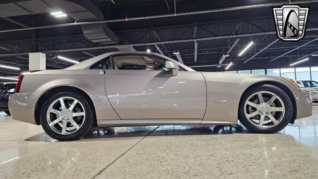 Photo of 2004 Silver Pearl Cadillac XLR