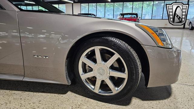 Photo of 2004 Silver Pearl Cadillac XLR