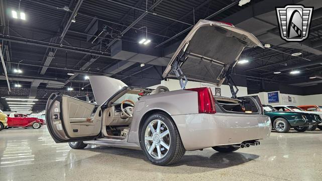Photo of 2004 Silver Pearl Cadillac XLR