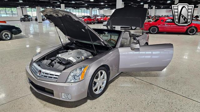 Photo of 2004 Silver Pearl Cadillac XLR
