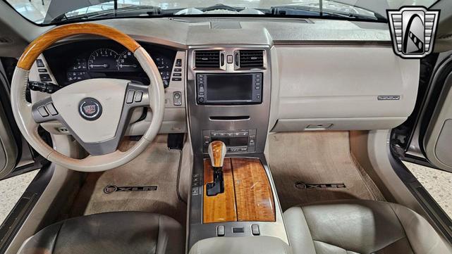 Photo of 2004 Silver Pearl Cadillac XLR