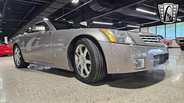 Photo of 2004 Silver Pearl Cadillac XLR