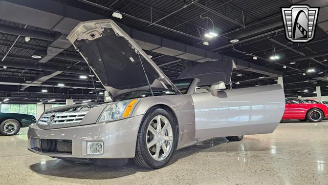 Photo of 2004 Silver Pearl Cadillac XLR
