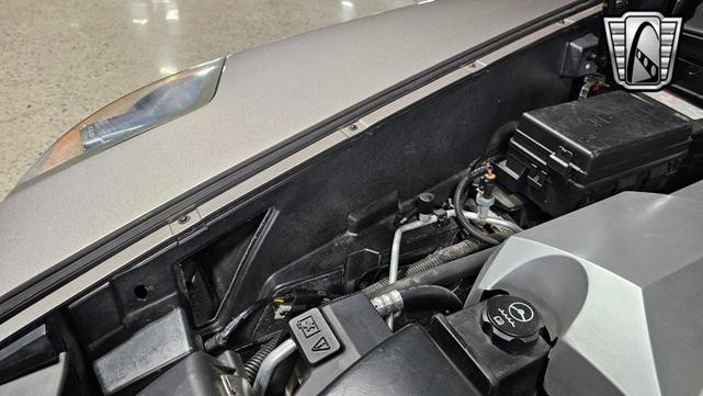 Photo of 2004 Silver Pearl Cadillac XLR