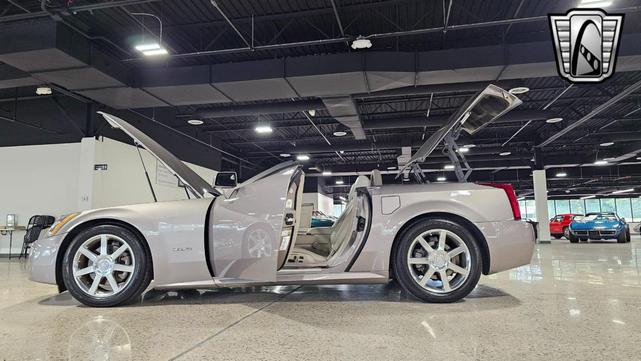 Photo of 2004 Silver Pearl Cadillac XLR