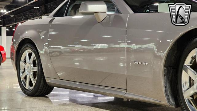 Photo of 2004 Silver Pearl Cadillac XLR