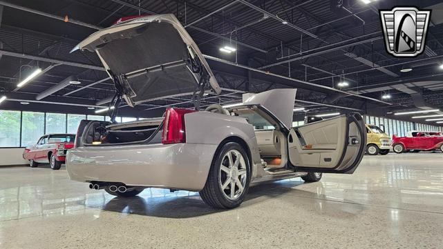 Photo of 2004 Silver Pearl Cadillac XLR