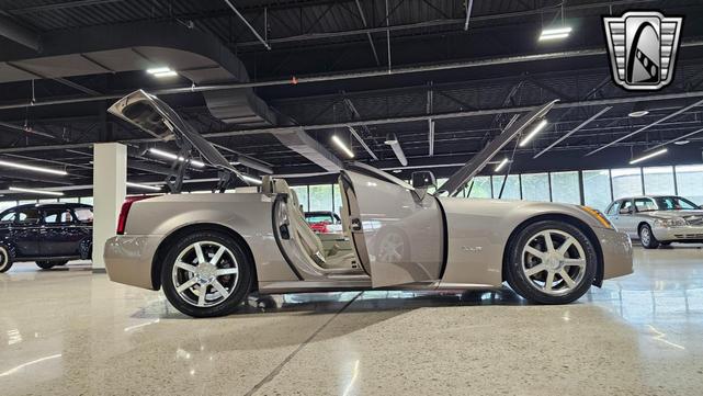 Photo of 2004 Silver Pearl Cadillac XLR