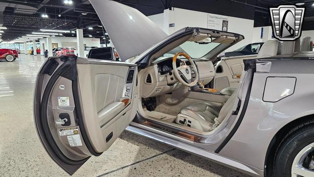 Photo of 2004 Silver Pearl Cadillac XLR