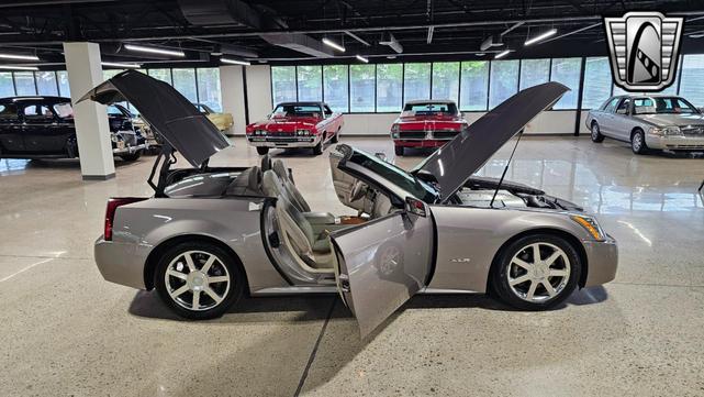Photo of 2004 Silver Pearl Cadillac XLR