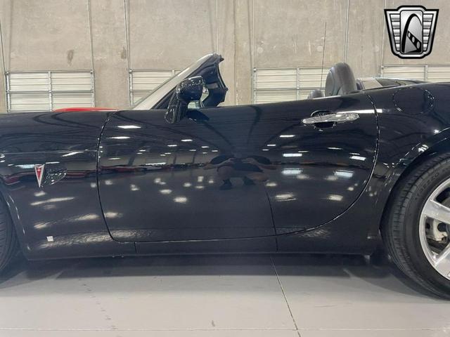 Photo of 2007 Black Pontiac Solstice
