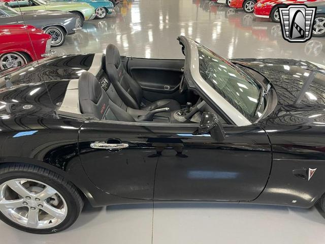 Photo of 2007 Black Pontiac Solstice